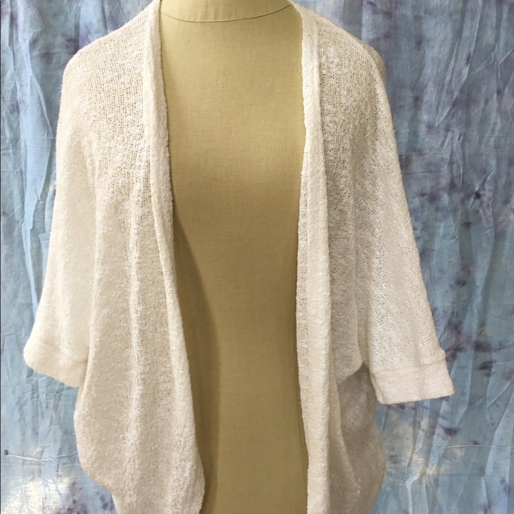 🌻Cream and White Kimono Shrug🌻